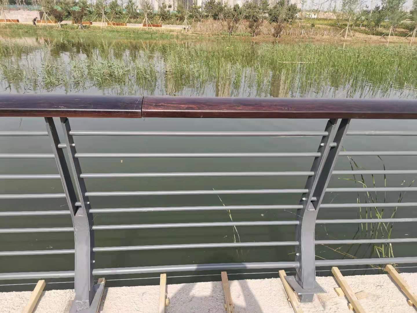 济宁市桥梁防撞护栏铝合金护栏 - 一站式服务